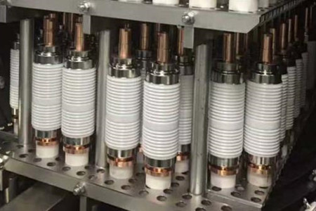 真空開關(guān)管產(chǎn)生操作過電壓的原因是什么？