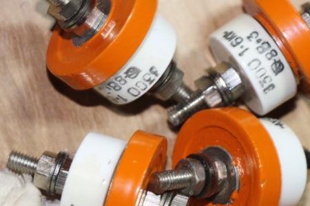 真空開關(guān)管的氣密絕緣系統(tǒng)、屏蔽系統(tǒng)以及導(dǎo)電系統(tǒng)